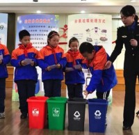 垃圾分類(lèi)進(jìn)校園，爭(zhēng)做環(huán)保小先鋒
