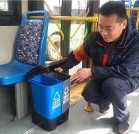 公交車分類垃圾箱來了，青島垃圾分類步入新臺階