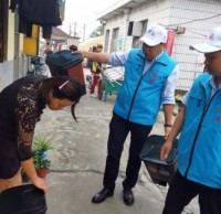 分類(lèi)垃圾桶發(fā)放每家每戶加強(qiáng)環(huán)保意識(shí)