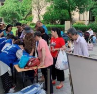 小區(qū)開展垃圾分類宣傳活動(dòng)