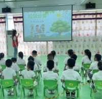 垃圾分類(lèi)投 童心護(hù)地球