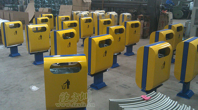 社區(qū)鋼制垃圾桶