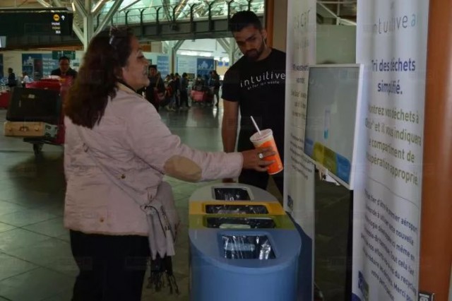 機(jī)場智能分類垃圾桶