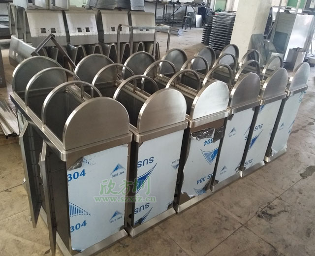 不銹鋼搖蓋三分類垃圾桶生產(chǎn)圖